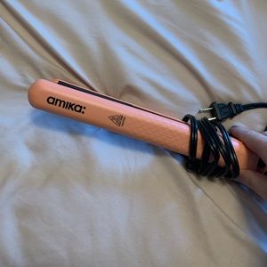 Amika flat iron